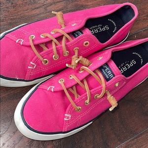 💗💗 SPERRY’S slip ons